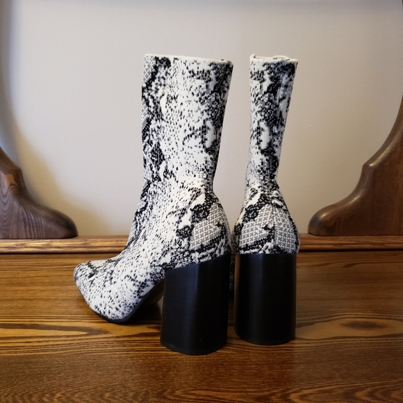 Steve Madden Women's Trent Ankle Boot 7.5M - Picture 2 of 5